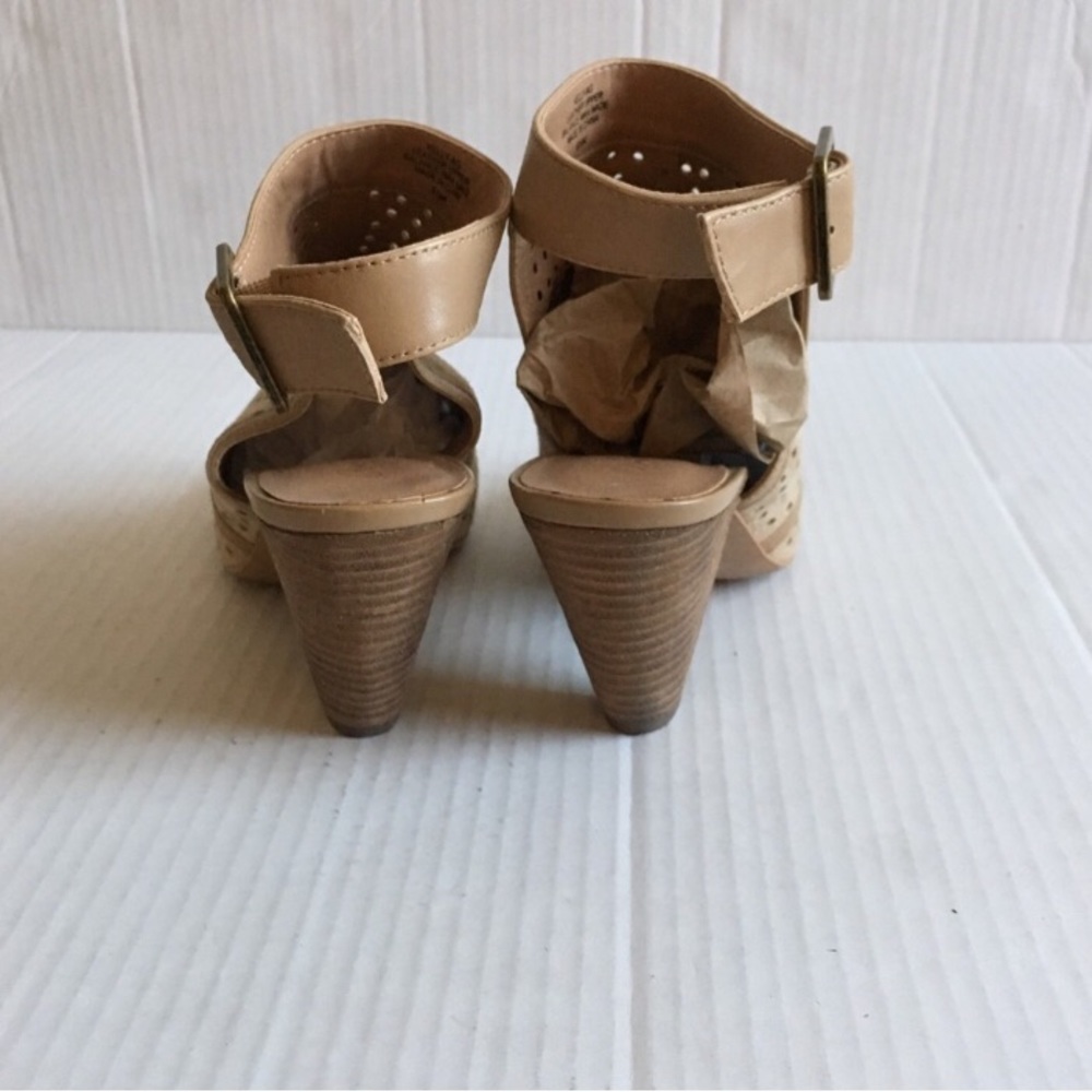 Amelia Grace Lasered Cut Peep Toe - Picture 5 of 5
